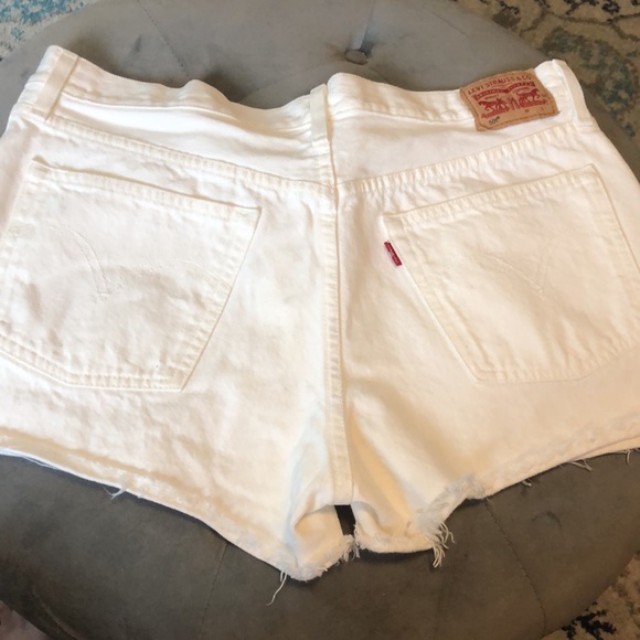 Levi's white Jean shorts - Picture 3 of 6
